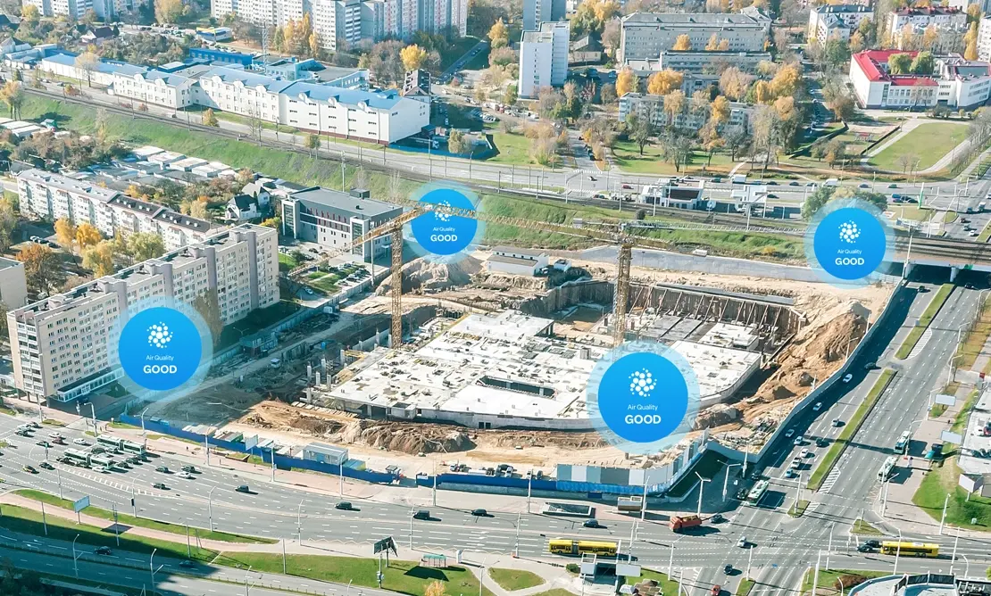 Air quality status for perimeter monitoring at a construction site in a city.
